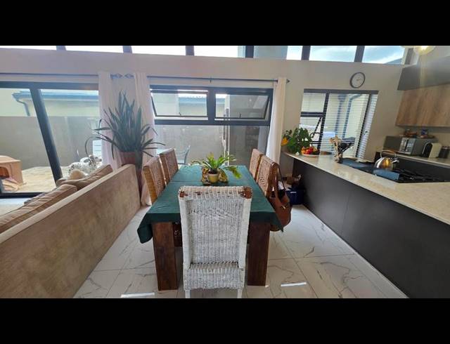 3 BEDROOM TOWNHOUSE FOR SALE IN HARTENBOS HEUWELS